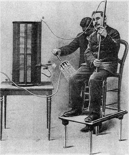 Який вигляд мав апарат Дарсонваля наприкінці 19 століття