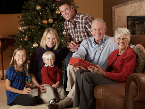 Фото семьи под елкой